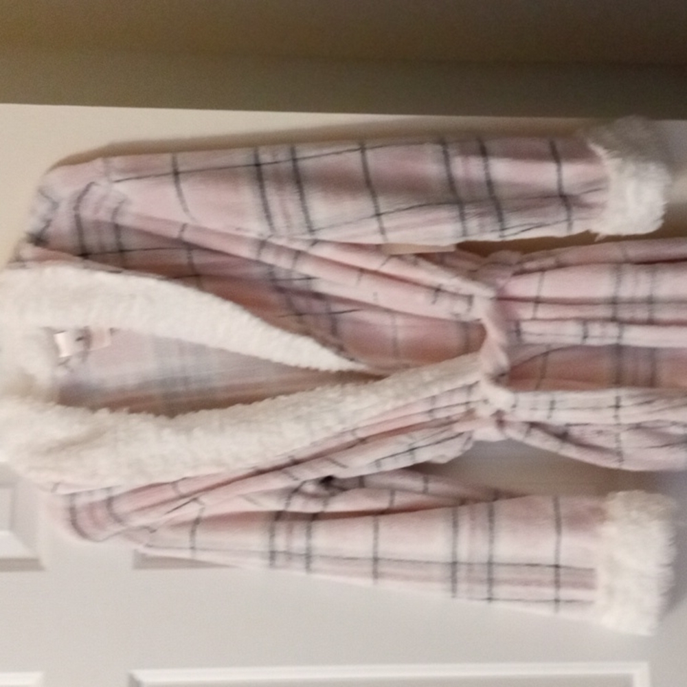 Sweet treasures ladies XL robe (16-18)
